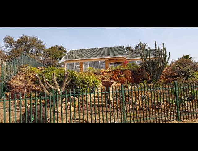 4 bed property to rent in WILRO PARK